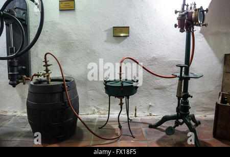 Birra vecchia macchina del filtro nel museo della fabbrica di birra a Plzen (Pilsen) City, Repubblica Ceca Foto Stock