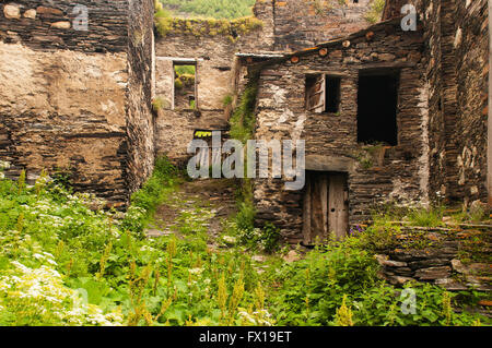 Ushguli o Ushkuli è una comunità di villaggi situati in corrispondenza della testa del Enguri gorge in Alta Svaneti, Georgia. Foto Stock