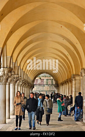 Arcade in Palazzo Ducale, Piazza di San Marco (San Marco) Venezia, Veneto, Italia. Foto Stock