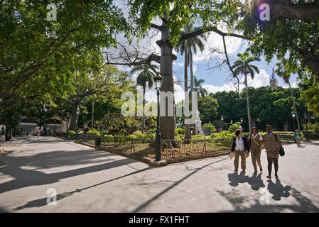 Vista orizzontale della Plaza de Armas in Old Havana, Cuba. Foto Stock