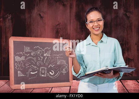 Immagine composita di gravi imprenditrice che indossano occhiali prendendo appunti nei suoi appunti Foto Stock