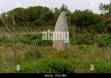 Monumento megalitico di forma fallica , Algarve Portogallo Foto Stock