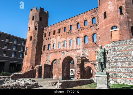 La Porta Palatina di Torino, Italia Foto Stock