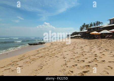 Balangan beach, Nusa Dua, è una delle più belle di Bali, è denominato Mars in corrispondenza del suo fondo è coperto con la roccia vulcanica Foto Stock