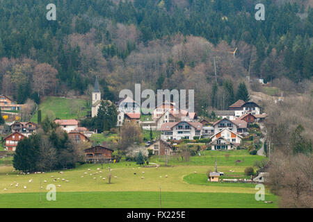 .Il bellissimo villaggio di Bluffy in Haute Savoie, Rhone Alpes, regione della Francia nelle Alpi. Foto Stock