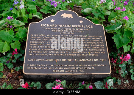 La placca per onorare il presidente Richard Nixon i natali a Nixon Presidential Library and Museum, Yorba Linda, California Foto Stock