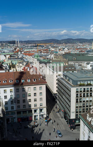 La vista dalla cima della torre del Duomo di Santo Stefano a Vienna Foto Stock