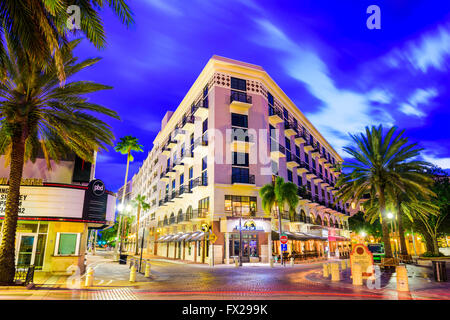 Clematis Street nel centro di West Palm Beach, Florida, Stati Uniti d'America. Foto Stock