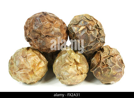Maturi frutti della passione isolato su bianco Foto Stock
