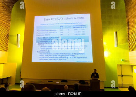 Parigi, Francia, HIV AIDS Scientific Meeting, "Post CROI 2016", "CoreVIH IDF" Dr. Jade Ghosn (Hopital ho-tel Dieu) al Podium, Preding Presentation on Prevention Slide Presentation on IPERGAY Study Mostra i tassi di incontro di formazione medica S.T.D. Slide Foto Stock