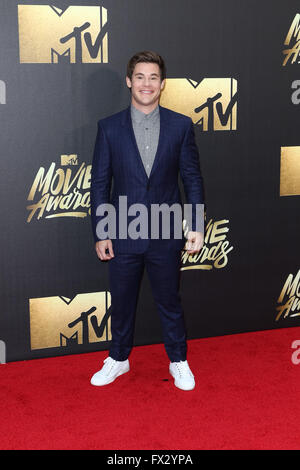 Burbank, Los Angeles, Stati Uniti d'America. Il 9 aprile 2016. Attore Adam DeVine assiste gli MTV Movie Awards di Warner Bros Studios di Burbank, Los Angeles, Stati Uniti d'America, il 09 aprile 2016. Foto: Hubert Boesl /dpa - nessun filo SERVICE - Credit: dpa picture alliance/Alamy Live News Foto Stock