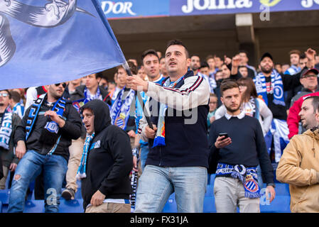 Barcellona, Spagna. Il 9 aprile 2016. Ventilatori in La Liga match tra RCD Espanyol e Atletico de Madrid al Powerade Stadium Aprile 9, 2016 in Barcelonal, Spagna. Credito: Christian Bertrand/Alamy Live News Foto Stock