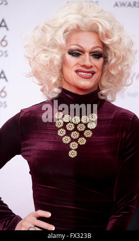 Dublino, Irlanda. Il 9 aprile 2016. Panti Bliss all'IFTA Film & Drama Awards (l'Irish Film & Television Academy) presso la Mansion House di Dublino, Irlanda sabato 9 aprile 2016. Credito: Doreen Kennedy/Alamy Live News Foto Stock