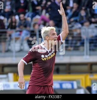 Torino, Italia. 10 Aprile 2016: Maxi Lopez gesti durante la serie di una partita di calcio tra Torino FC e Atalanta BC allo stadio Olimpico di Torino. Credito: Nicolò Campo/Alamy Live News Foto Stock