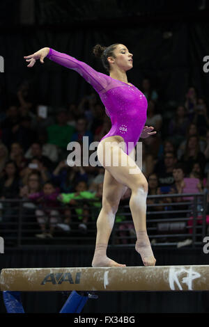 Everett, Washington, Stati Uniti d'America. 9 apr, 2016. Alexandra Raisman compete al Pacific Rim campionati di ginnastica a Everett, Washington. Melissa J. Perenson/CSM/Alamy Live News Foto Stock