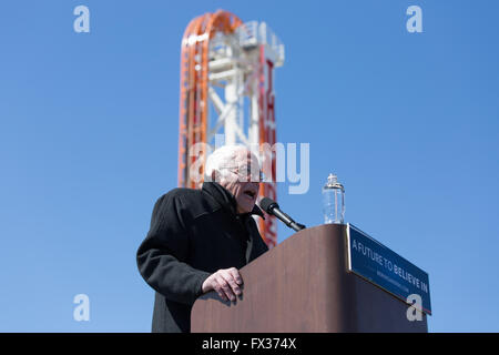 Coney Island, New York, Stati Uniti d'America. 10 Aprile, 2016. BERNIE SANDERS a una campagna nel rally di Coney Island Credito: Louise Wateridge/ZUMA filo/Alamy Live News Foto Stock