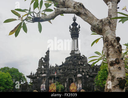 Bali, Bali, Indonesia. 9 apr, 2016. Bali, Indonesia - Aprile 09 2016: (solo uso editoriale. Cina OUT) Complesso del tempio di Borobudur, il più grande pagoda nel mondo. Bali è un isola e provincia dell Indonesia. Si trova all'estremità occidentale di Lesser Sunda Islands, tra Java ad ovest e Lombok a est. Il suo capitale di Denpasar è situato nella parte sud dell'isola. © SIPA Asia/ZUMA filo/Alamy Live News Foto Stock