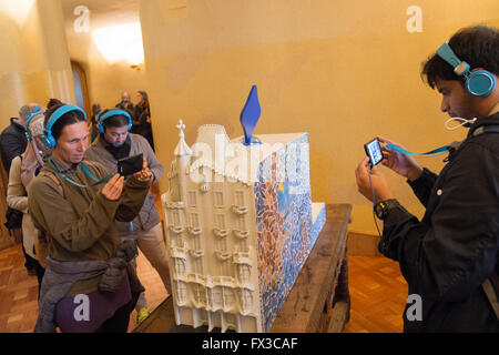 Dimostrazione interattiva di Antoni Gaudi Casa Batllo house lungo Passeig de Gracia Street,boulevard barcellona,cataluña,Spagna. Foto Stock