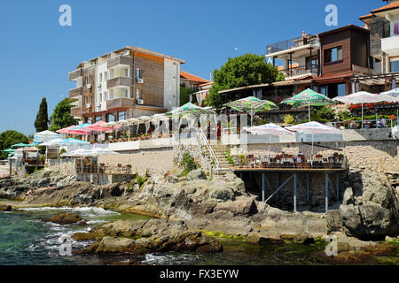 SOZOPOL, Bulgaria - 19 Luglio: Seaside Hotel e ristoranti sulla luglio 19, 2015 nella vecchia città di Sozopol, Bulgaria Foto Stock