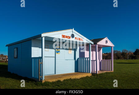 Spiaggia capanna patrol, Dovercourt, Harwich Regno Unito Foto Stock