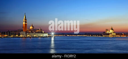 La notte la caduta sul Bacino di San Marco bacino), Venezia, Veneto, Italia. Foto Stock