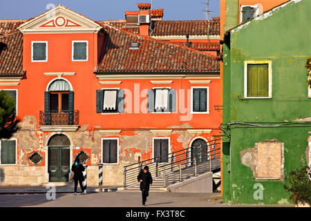 Case colorate della pittoresca isola di Burano, Venezia, Veneto, Italia. Foto Stock