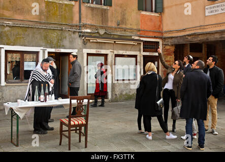 Gli ebrei nel Campo De Ghetto Novo, l isolotto di ebrei, Sestiere di Cannaregio, Venezia Foto Stock