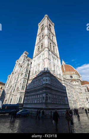 Basilica di Santa Maria del Fiore, il Campanile di Giotto e il Duomo, Piazza San Giovanni, Firenze, Toscana, Italia, UE, Europa Foto Stock