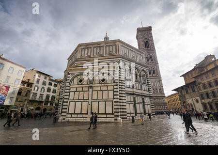 Il Battistero di San Giovanni Vista dal Campanile di Giotto, Firenze, Italia, UE, Europa Foto Stock