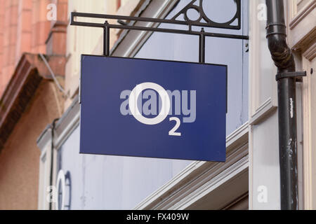 O2 firmare al di fuori del negozio Foto Stock