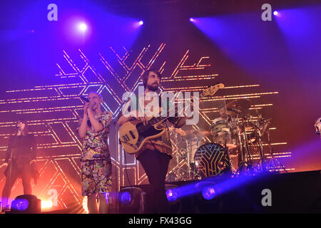 Anni e anni di eseguire sul palco a Swindon Oasis Aprile 2016 Foto Stock