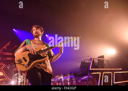 Anni e anni di eseguire sul palco a Swindon Oasis Aprile 2016 Foto Stock