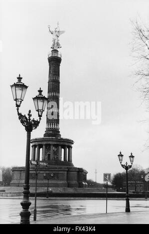 Archivio di immagini la Siegessäule, la Colonna della Vittoria, da Heinrich Strack, 1873, Großer Stern, Berlino, Germania, nel marzo 1994 Foto Stock