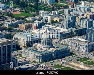 Vista aerea, City Hall, City Hall, Civic Center Plaza, veterani edificio, War Memorial Opera House di San Francisco San Francisco Foto Stock