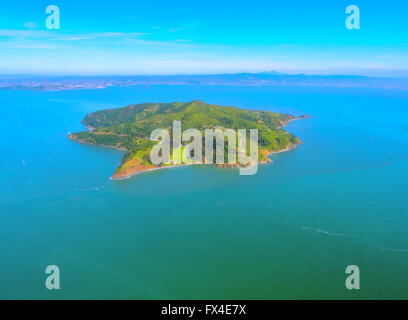 Vista aerea, pesca Islanda, Ayala Cove, auto-free isola nella parte anteriore del Belvedere Tiburon, Area della Baia di San Francisco, Stati Uniti Foto Stock