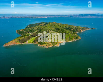 Vista aerea, pesca Islanda, Ayala Cove, auto-free isola nella parte anteriore del Belvedere Tiburon, Area della Baia di San Francisco, Stati Uniti Foto Stock