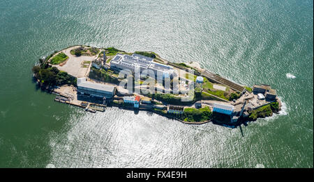 Vista aerea, Alcatraz Alcatraz Islanda con il faro in controluce, San Francisco, San Francisco Bay Area, Stati Uniti Foto Stock
