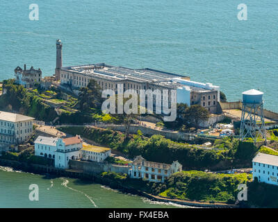 Vista aerea, Alcatraz Alcatraz Islanda con il faro di San Francisco Bay Area di San Francisco, Stati Uniti d'America, Foto Stock
