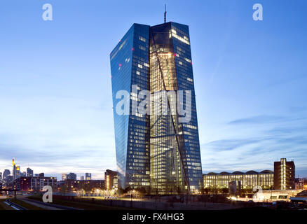 Banca centrale europea e l'ex Grossmarkthalle, architetto Coop Himmelblau, Francoforte Hesse, Germania Foto Stock