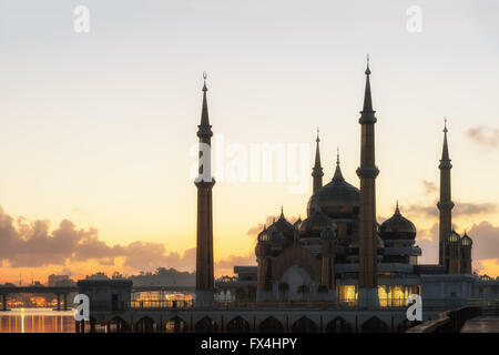 Vista la mattina della moschea di cristallo a Kuala Terengganu, Malaysia Foto Stock