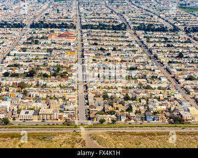 Vista aerea, serie viva, casa di serie, Doelger City, esterno al tramonto, West di San Francisco, file di case di San Francisco Bay Foto Stock