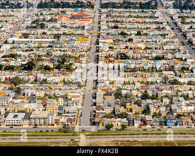 Vista aerea, serie viva, casa di serie, Doelger City, esterno al tramonto, West di San Francisco, file di case di San Francisco Bay Foto Stock