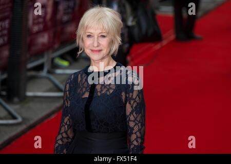 Londra, Regno Unito. Xi Apr, 2016. Helen Mirren a UK Film Premiere di 'Äú occhio nel cielo "Äù a Londra 11/04/2016 Credit: dpa picture alliance/Alamy Live News Foto Stock