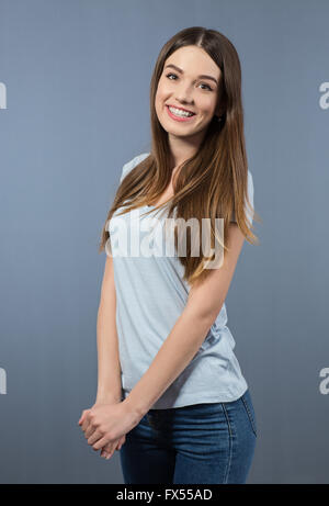 Ragazza positiva che esprimono gioia Foto Stock