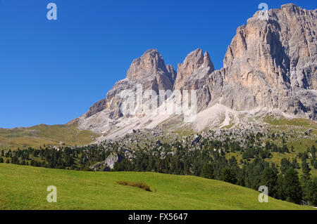 Sassolungo e Sassopiatto in den italienischen Dolomiten - Montagne Sassolungo e Sassopiatto in Dolomiti italiane Foto Stock