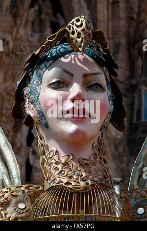 Dettaglio del 'gegant' annuale al Sagrada Familia feste di primavera, Barcelona, Spagna. Foto Stock