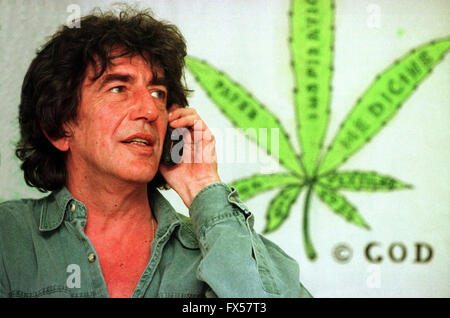 Howard Marks 'Mr bell' scrittore, performer e ex trafficante di droga. Fotografato di campagna elettorale in Norwich durante il 1997 elezione generale quando si segna si fermò per legalizzare la cannabis partito. Foto Stock