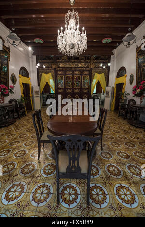 La sala da pranzo in Peranakan Mansion, George Town, Penang Foto Stock