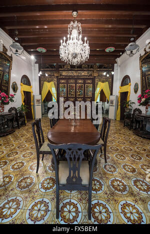 La sala da pranzo principale in Peranakan Mansion, George Town, Penang Foto Stock