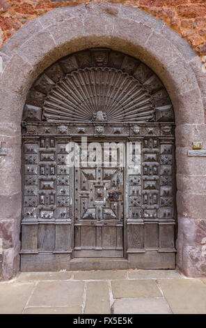 Legno medievale porta chiodati Exeter Regno Unito Foto Stock